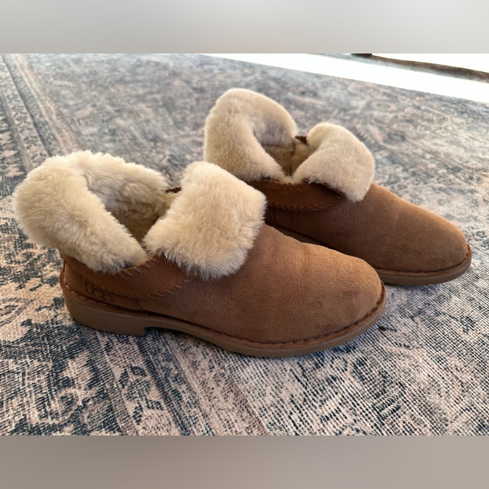 UGG Women’s McKay Ankle Boots Size 9 Chestnut